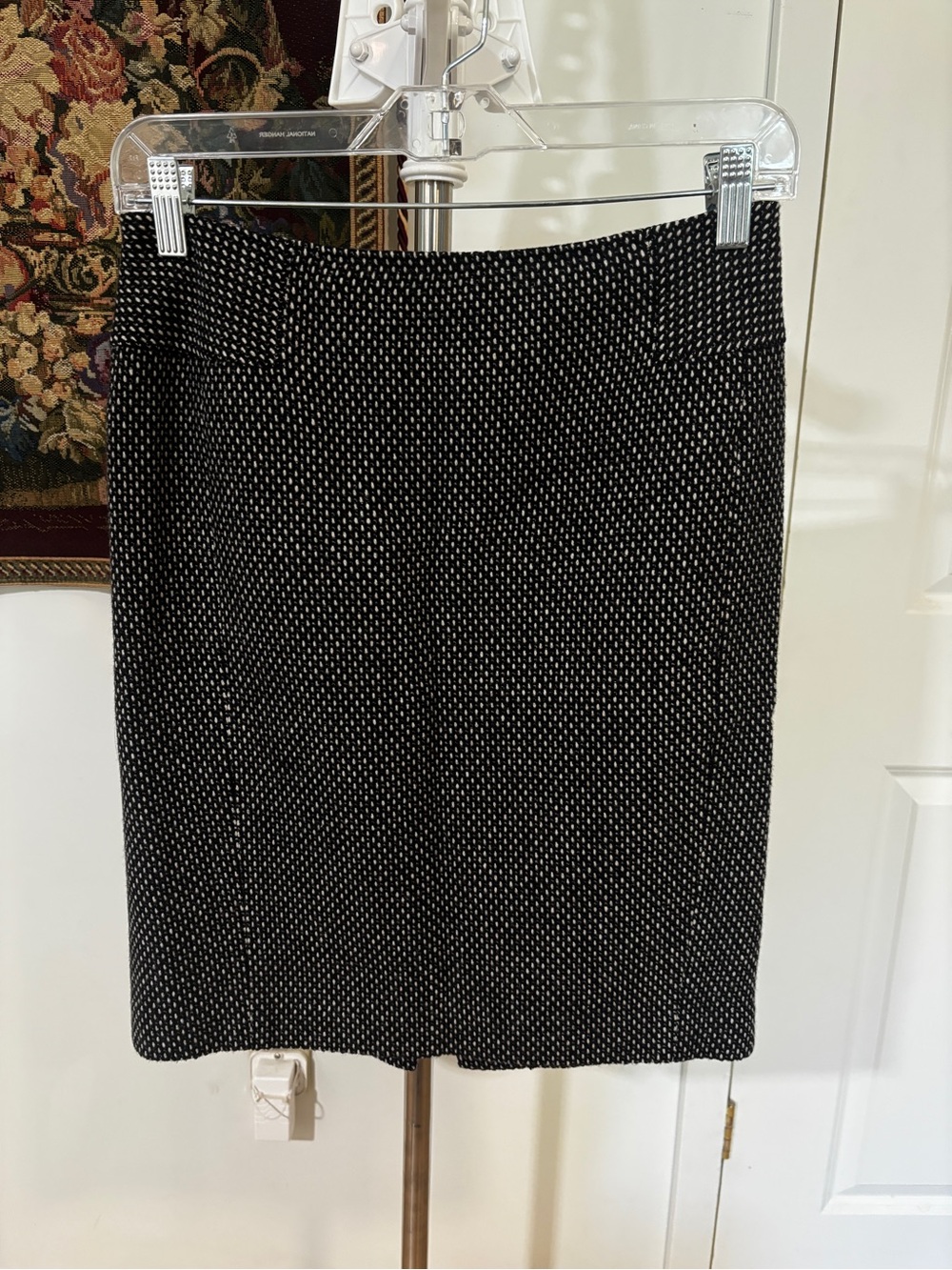 LOFT Black and White Textured Pencil Skirt